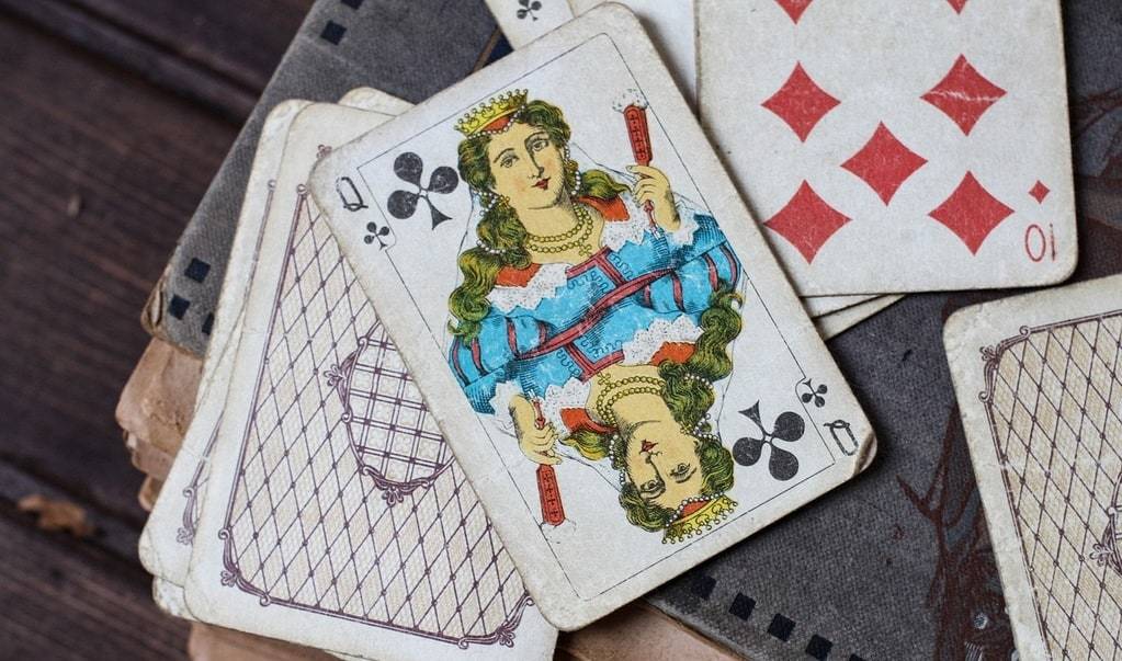 Quelles sont les règles qui régissent le jeu de Belote ?
