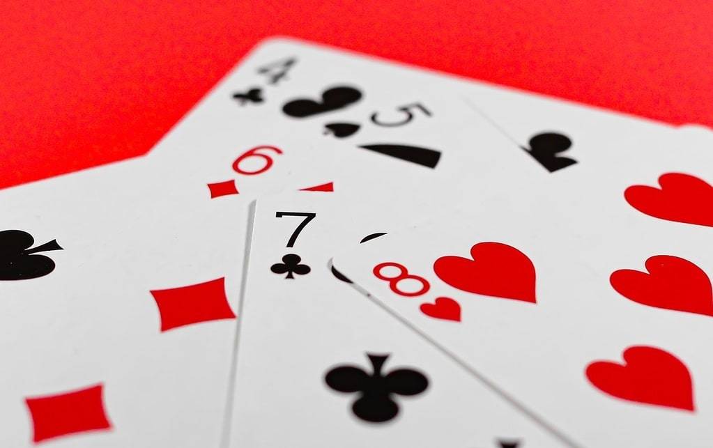 Les stratégies pour gagner au jeu de Belote